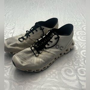 On Running Cream and Black Performance Sneakers (READ DESCRIPTION)